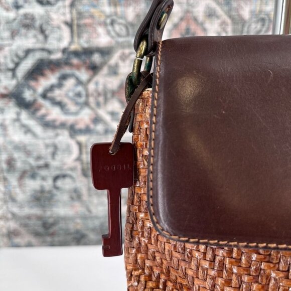 Fossil Brown Leather Woven Shoulder Bag Purse Boho Key Charm 90's Y2K Vintage - Picture 4 of 16